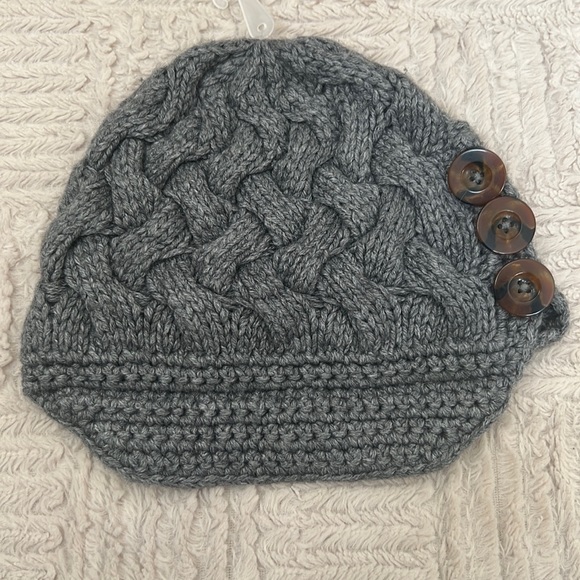 J. Crew wool blend grey cable knit winter hat, bibbed button detail, NWT - Picture 1 of 16